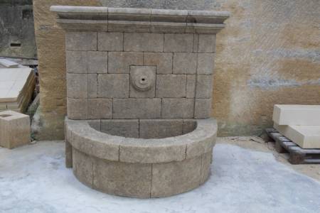 Fontaine + Vers Pont du Gard + Pierre de Beaulieu : L'Art de la Pierre Authentique
